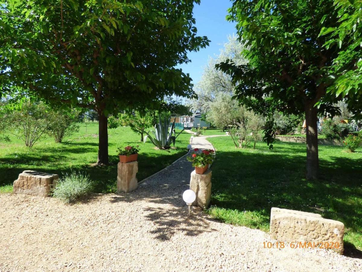 تاراسكون Mas Maurane-Roulotte Avec Spa Prive Aux Portes D'Arles المظهر الخارجي الصورة