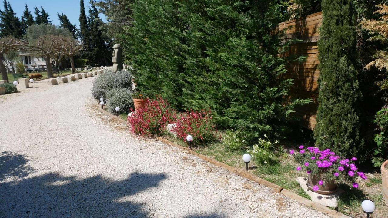 تاراسكون Mas Maurane-Roulotte Avec Spa Prive Aux Portes D'Arles المظهر الخارجي الصورة