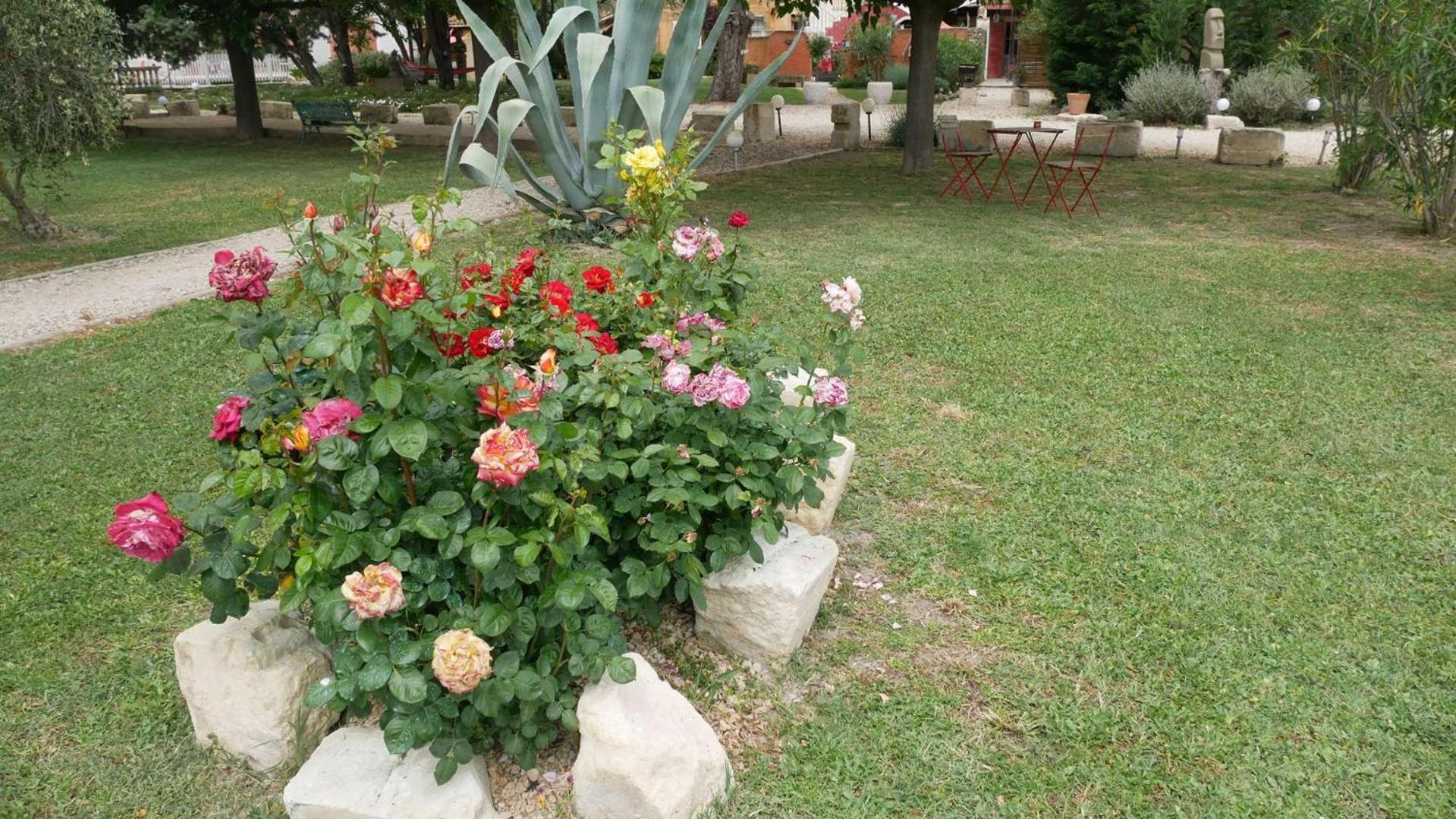 تاراسكون Mas Maurane-Roulotte Avec Spa Prive Aux Portes D'Arles المظهر الخارجي الصورة